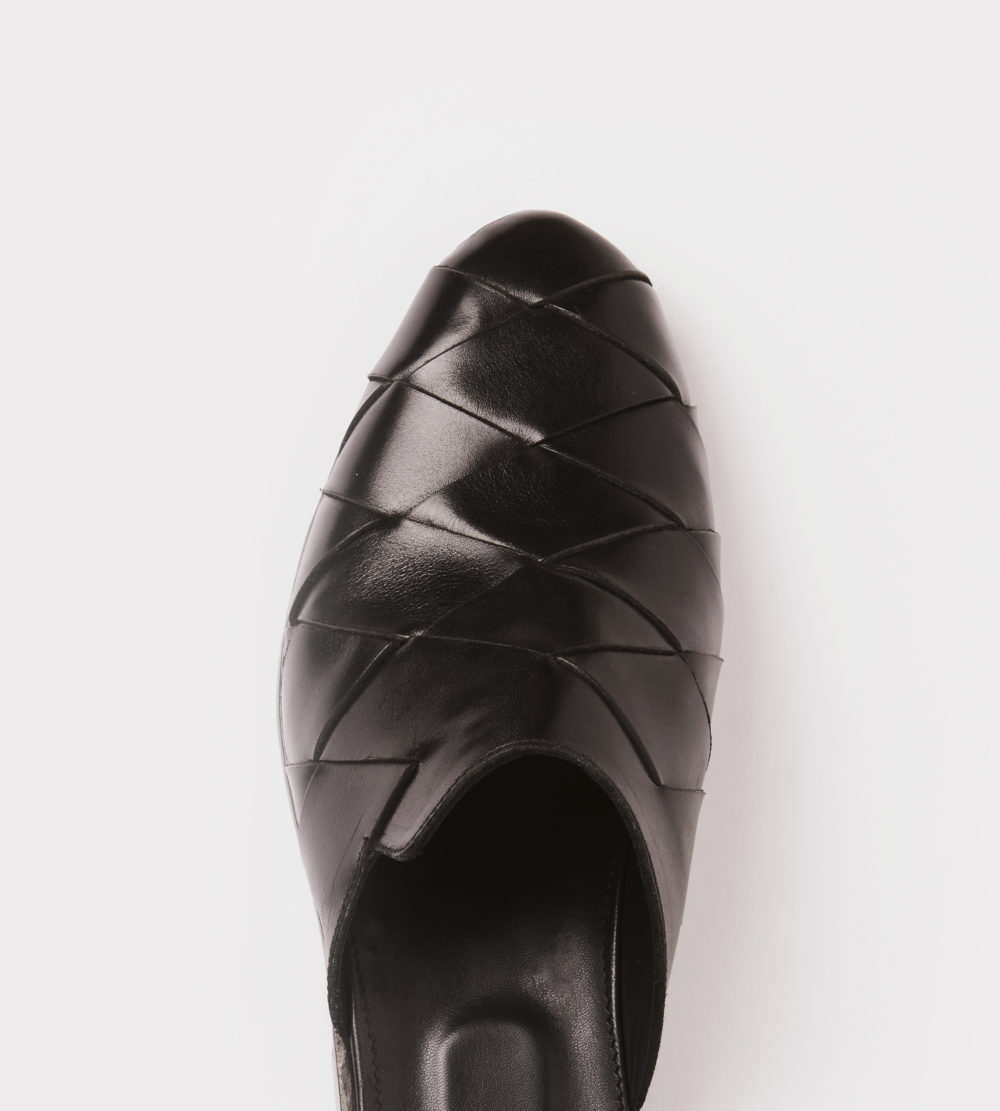 Handwoven black leather mule - detail