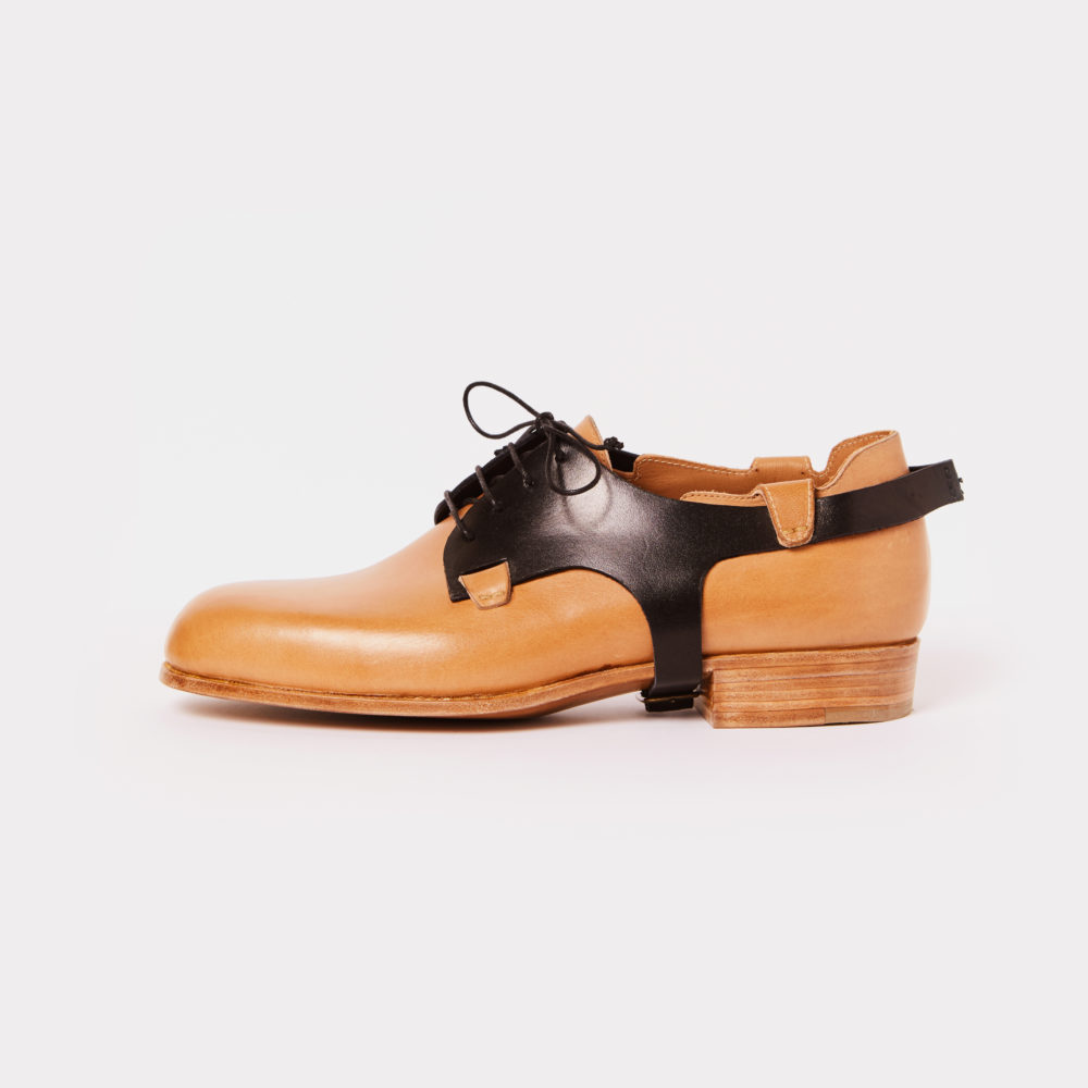 Handmade derby in black and natural leather - left view