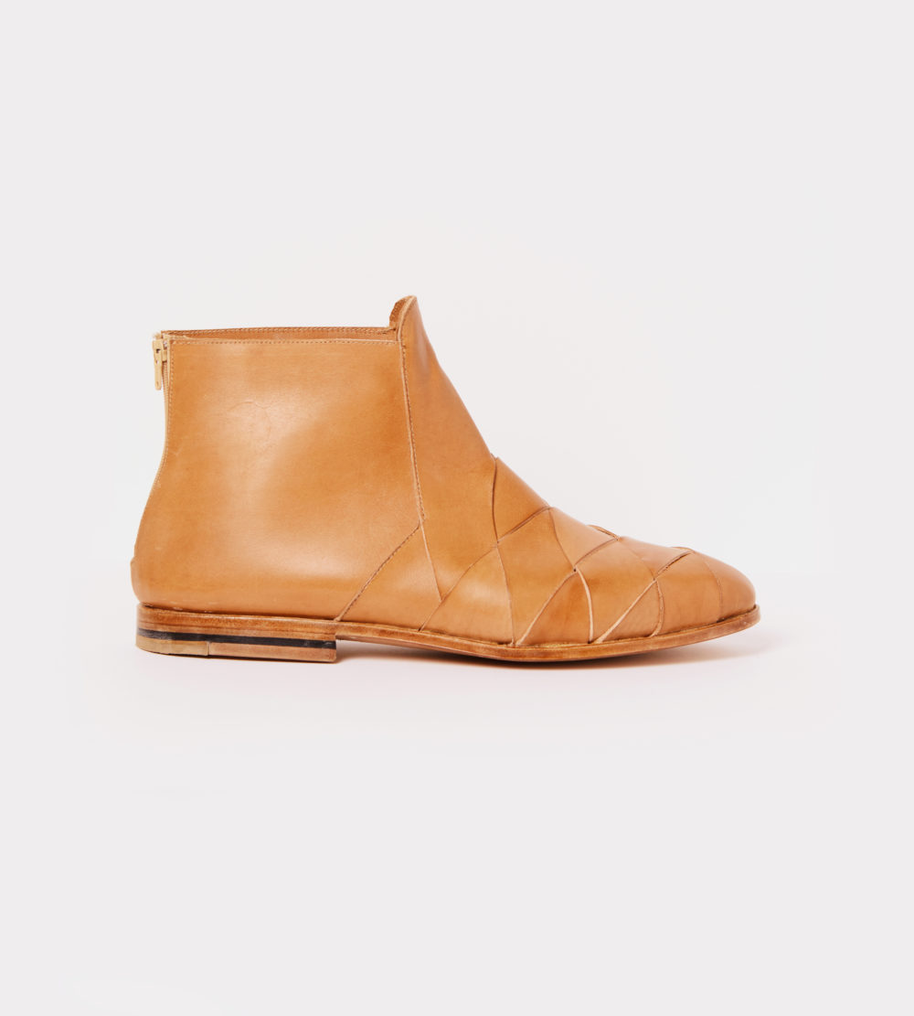Hand woven anckle boot in natural leather - rigth