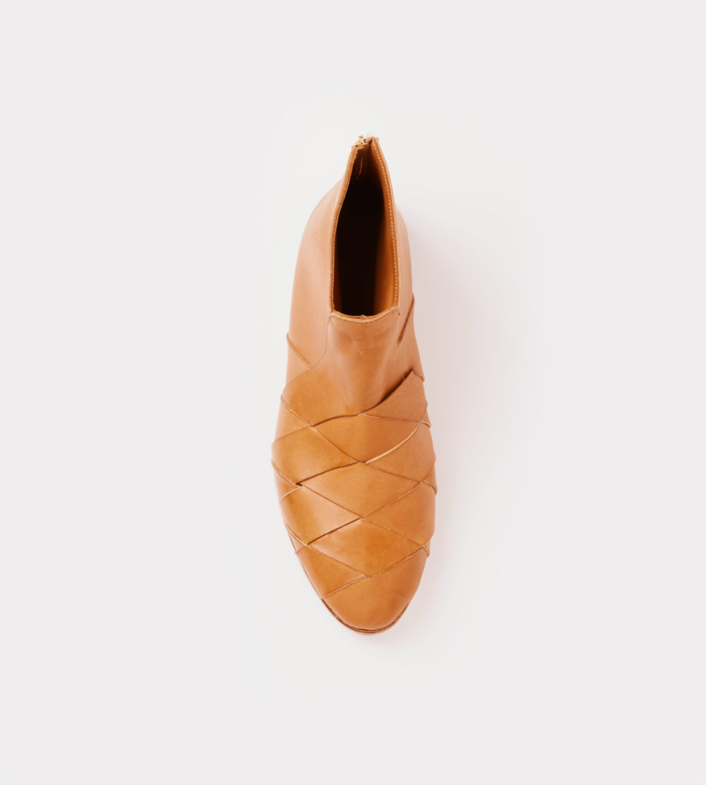 Hand woven anckle boot in natural leather - front