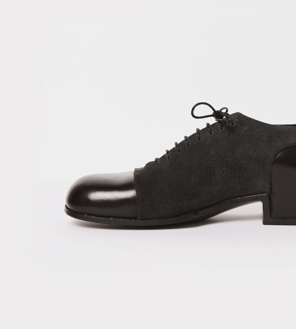 Handmade black leather-suede lace up shoe - detail